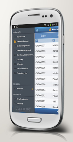 Mobilní telefon s rozbaleným menu
